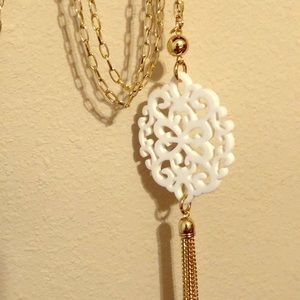 Zenzii Pendant Necklace white and gold